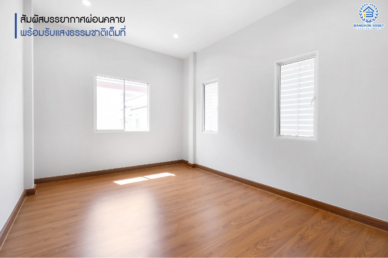 บ้านมือสองตกแต่งใหม่ ถนนเมน! โซนต้นโครงการ ม.ลัดดาวิลล์ บ้านกล้วย-ไทรน้อย หลังใหญ่ตกแต่งสไตล์ Classic เนื้อที่ 58.1 ตร.ว. ฟังก์ชั่นพร้อม 3 ห้องนอน 3 ห้องน้ำ ตอบโจทย์ทุกการอยู่อาศัย บนทำเลคุณภาพ! ถ.กาญจนาภิเษก ใกล้เซ็นทรัลเวสต์เกต และ รถไฟฟ้า "สถานีคลองบางไผ่"...