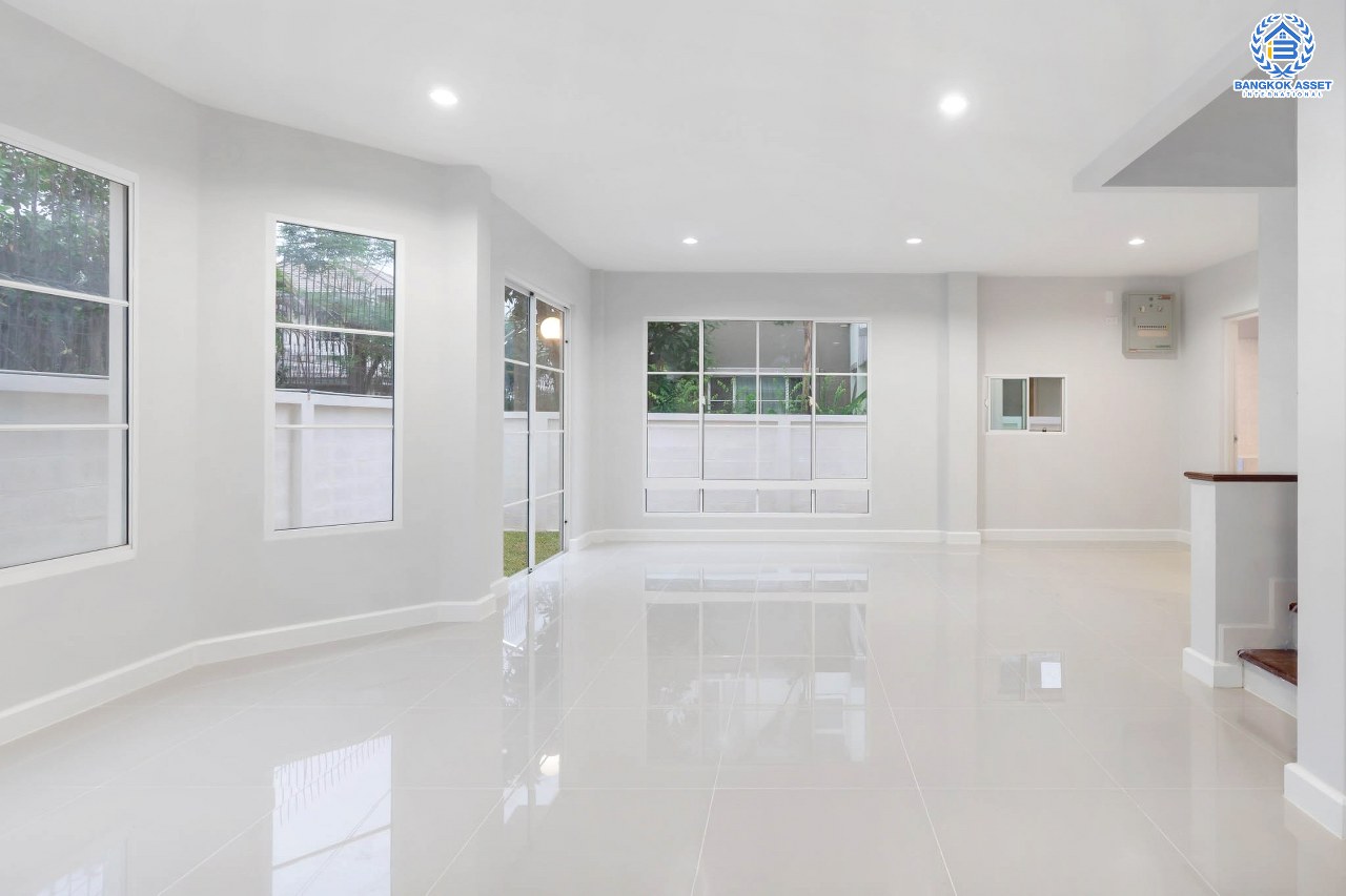 บ้านมือสองตกแต่งใหม่ คุณภาพแบรนด์ LH #หลังมุม ม.ชลลดา บางใหญ่-เซ็นทรัลเวสต์เกต เนื้อที่ 54.1 ตร.ว. ฟังก์ชั่น 3 ห้องนอน 2 ห้องน้ำ 2 ที่จอดรถ Facilities ครบครัน พร้อมทุกการเข้าอยู่ บนทำเลเดินทางสะดวก ใกล้ถ.กาญจนาภิเษก เพียง 10 นาทีถึงรถไฟฟ้า "สถานีคลองบางไผ่"