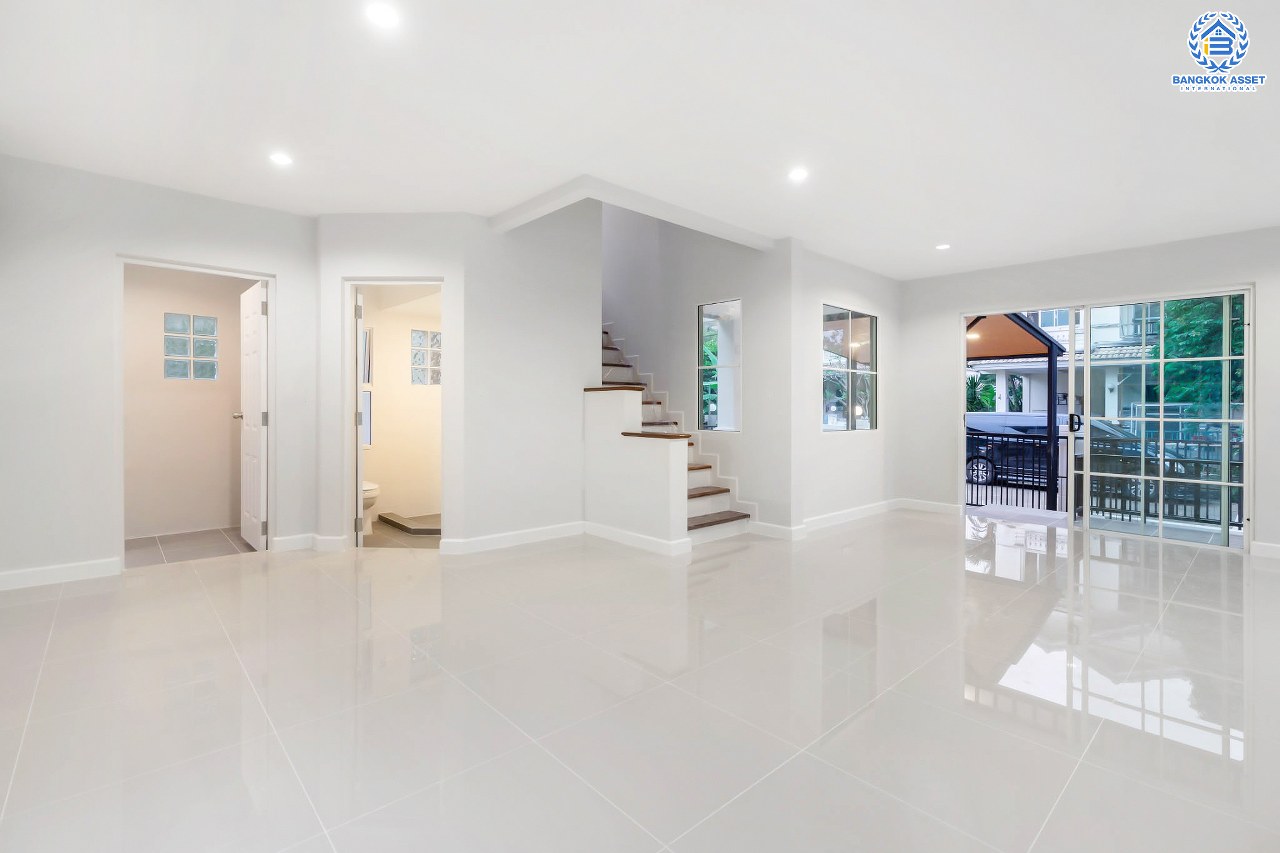 บ้านมือสองตกแต่งใหม่ คุณภาพแบรนด์ LH #หลังมุม ม.ชลลดา บางใหญ่-เซ็นทรัลเวสต์เกต เนื้อที่ 54.1 ตร.ว. ฟังก์ชั่น 3 ห้องนอน 2 ห้องน้ำ 2 ที่จอดรถ Facilities ครบครัน พร้อมทุกการเข้าอยู่ บนทำเลเดินทางสะดวก ใกล้ถ.กาญจนาภิเษก เพียง 10 นาทีถึงรถไฟฟ้า "สถานีคลองบางไผ่"