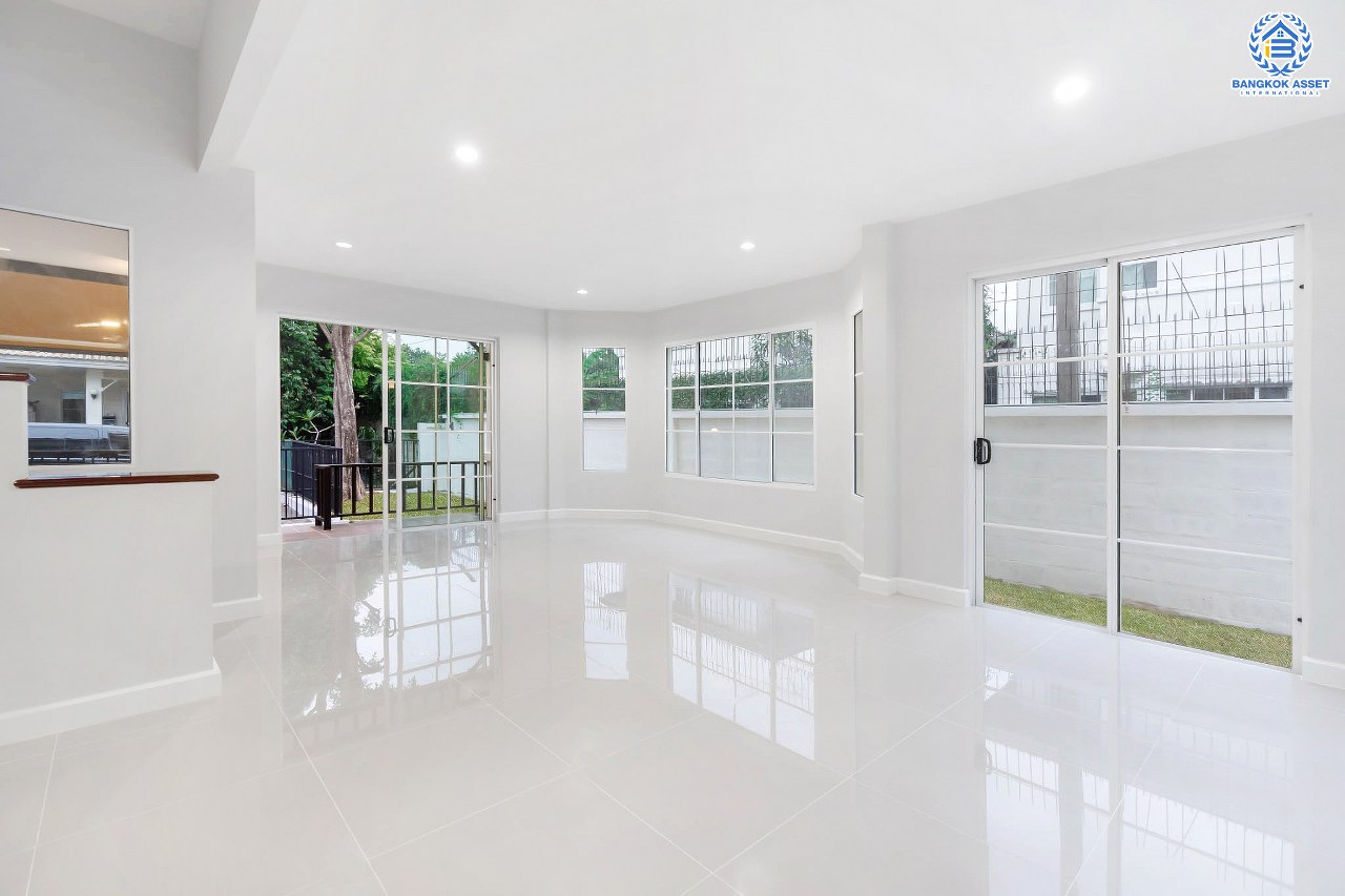 บ้านมือสองตกแต่งใหม่ คุณภาพแบรนด์ LH #หลังมุม ม.ชลลดา บางใหญ่-เซ็นทรัลเวสต์เกต เนื้อที่ 54.1 ตร.ว. ฟังก์ชั่น 3 ห้องนอน 2 ห้องน้ำ 2 ที่จอดรถ Facilities ครบครัน พร้อมทุกการเข้าอยู่ บนทำเลเดินทางสะดวก ใกล้ถ.กาญจนาภิเษก เพียง 10 นาทีถึงรถไฟฟ้า "สถานีคลองบางไผ่"