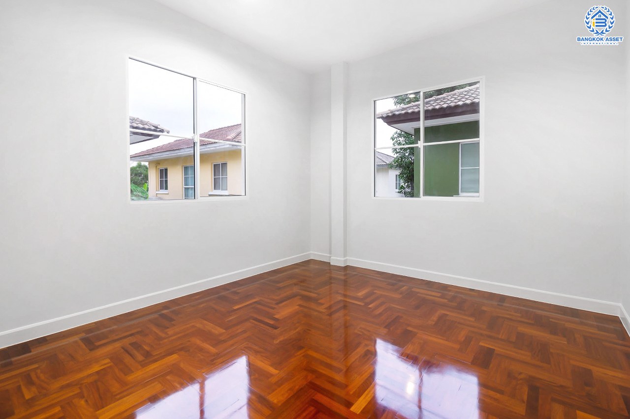 บ้านมือสองตกแต่งใหม่ คุณภาพแบรนด์ LH #หลังมุม ม.ชลลดา บางใหญ่-เซ็นทรัลเวสต์เกต เนื้อที่ 54.1 ตร.ว. ฟังก์ชั่น 3 ห้องนอน 2 ห้องน้ำ 2 ที่จอดรถ Facilities ครบครัน พร้อมทุกการเข้าอยู่ บนทำเลเดินทางสะดวก ใกล้ถ.กาญจนาภิเษก เพียง 10 นาทีถึงรถไฟฟ้า "สถานีคลองบางไผ่"