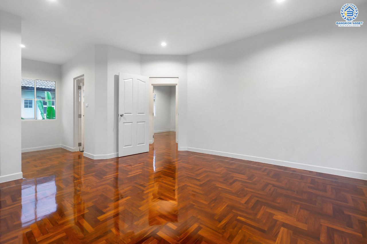 บ้านมือสองตกแต่งใหม่ คุณภาพแบรนด์ LH #หลังมุม ม.ชลลดา บางใหญ่-เซ็นทรัลเวสต์เกต เนื้อที่ 54.1 ตร.ว. ฟังก์ชั่น 3 ห้องนอน 2 ห้องน้ำ 2 ที่จอดรถ Facilities ครบครัน พร้อมทุกการเข้าอยู่ บนทำเลเดินทางสะดวก ใกล้ถ.กาญจนาภิเษก เพียง 10 นาทีถึงรถไฟฟ้า "สถานีคลองบางไผ่"