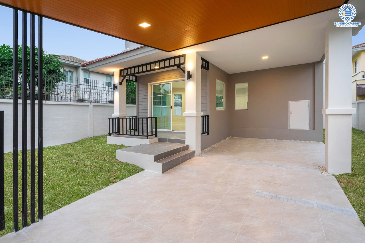 บ้านมือสองตกแต่งใหม่ คุณภาพแบรนด์ LH #หลังมุม ม.ชลลดา บางใหญ่-เซ็นทรัลเวสต์เกต เนื้อที่ 54.1 ตร.ว. ฟังก์ชั่น 3 ห้องนอน 2 ห้องน้ำ 2 ที่จอดรถ Facilities ครบครัน พร้อมทุกการเข้าอยู่ บนทำเลเดินทางสะดวก ใกล้ถ.กาญจนาภิเษก เพียง 10 นาทีถึงรถไฟฟ้า "สถานีคลองบางไผ่"