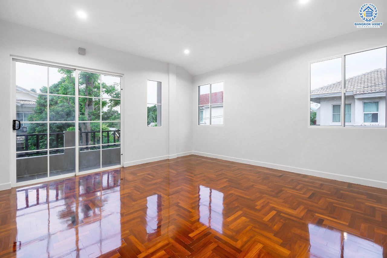 บ้านมือสองตกแต่งใหม่ คุณภาพแบรนด์ LH #หลังมุม ม.ชลลดา บางใหญ่-เซ็นทรัลเวสต์เกต เนื้อที่ 54.1 ตร.ว. ฟังก์ชั่น 3 ห้องนอน 2 ห้องน้ำ 2 ที่จอดรถ Facilities ครบครัน พร้อมทุกการเข้าอยู่ บนทำเลเดินทางสะดวก ใกล้ถ.กาญจนาภิเษก เพียง 10 นาทีถึงรถไฟฟ้า "สถานีคลองบางไผ่"