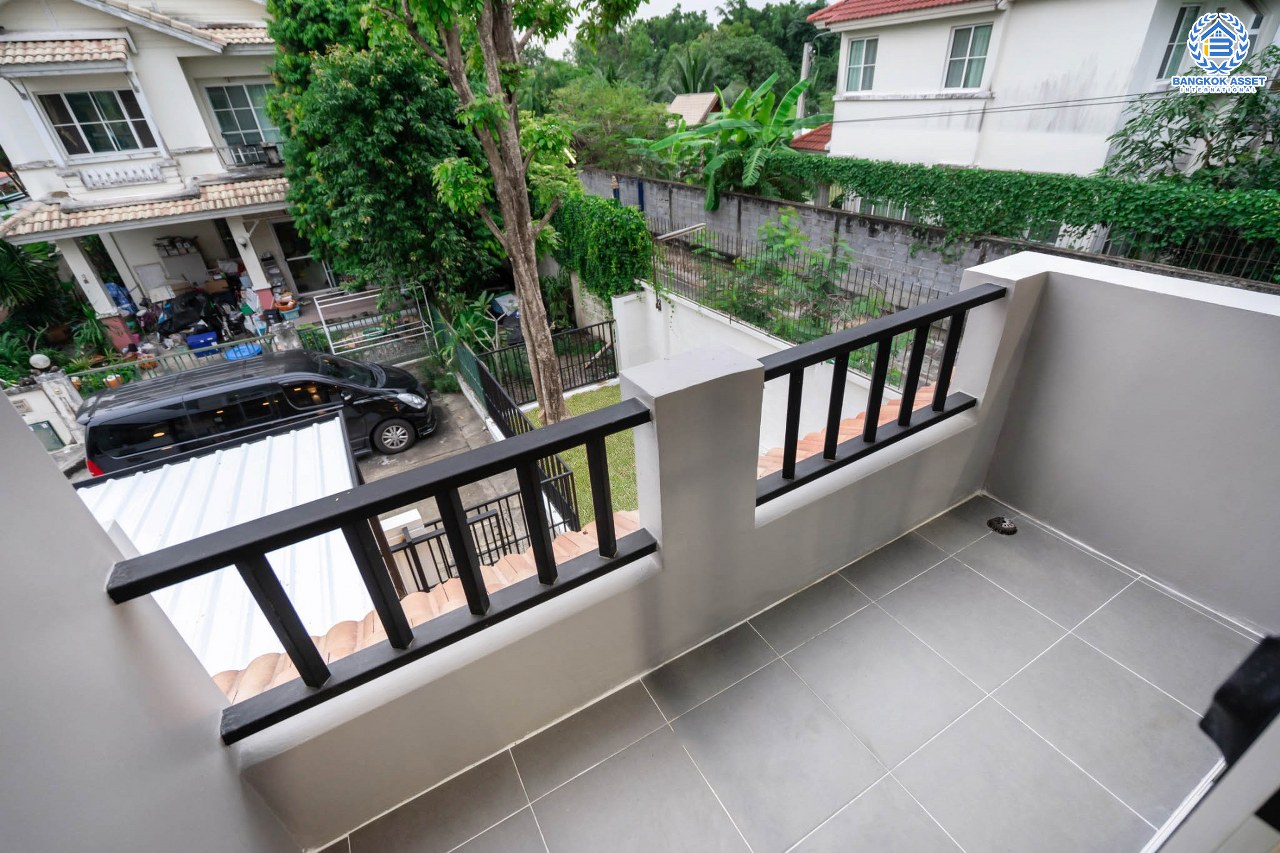 บ้านมือสองตกแต่งใหม่ คุณภาพแบรนด์ LH #หลังมุม ม.ชลลดา บางใหญ่-เซ็นทรัลเวสต์เกต เนื้อที่ 54.1 ตร.ว. ฟังก์ชั่น 3 ห้องนอน 2 ห้องน้ำ 2 ที่จอดรถ Facilities ครบครัน พร้อมทุกการเข้าอยู่ บนทำเลเดินทางสะดวก ใกล้ถ.กาญจนาภิเษก เพียง 10 นาทีถึงรถไฟฟ้า "สถานีคลองบางไผ่"