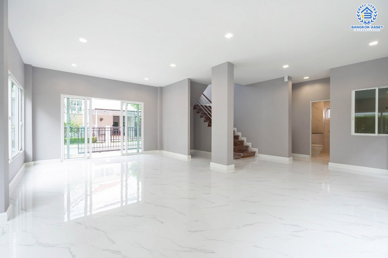 บ้านมือสองตกแต่งใหม่ แบรนด์ Property Perfect ม.เพอร์เฟคเพลส2 ติดถนนราชพฤกษ์ โซนใกล้สวนและทะเลสาบ หลังใหญ่ เนื้อที่ 61.9 ตร.ว. ฟังก์ชั่น 3 ห้องนอน 3 ห้องน้ำ จอดรถได้ถึง 4 คัน พร้อม Living Room บนทำเลติดถนนราชพฤกษ์ ใกล้วงเวียนพระราม5 และรถไฟฟ้า "สถานีบางรักน้อยท่าอิฐ"