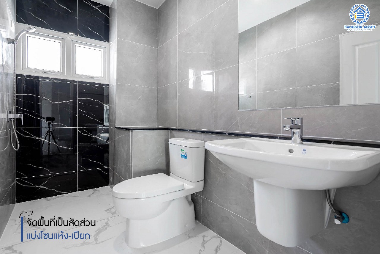 บ้านมือสองตกแต่งใหม่ แบรนด์ Property Perfect ม.เพอร์เฟคเพลส2 ติดถนนราชพฤกษ์ โซนใกล้สวนและทะเลสาบ หลังใหญ่ เนื้อที่ 61.9 ตร.ว. ฟังก์ชั่น 3 ห้องนอน 3 ห้องน้ำ จอดรถได้ถึง 4 คัน พร้อม Living Room บนทำเลติดถนนราชพฤกษ์ ใกล้วงเวียนพระราม5 และรถไฟฟ้า "สถานีบางรักน้อยท่าอิฐ"