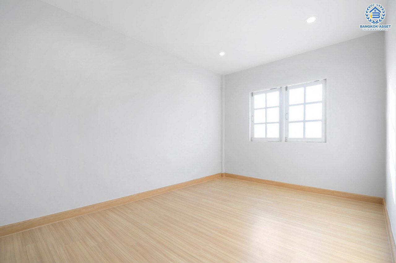 บ้านมือสองตกแต่งใหม่ ทาวน์โฮม 3 ชั้น #ทำเลโซนเมือง ม.พิชยนันท์ ติวานนท์-แคราย เนื้อที่ 19.4 ตร.ว. ฟังก์ชั่นจัดเต็ม 5 ห้องนอน 3 ห้องน้ำ พื้นที่ใช้สอยมากกว่า 200 ตร.ม. บนสุดยอดทำเล! เข้า-ออก 3 เส้นทาง ใกล้เดอะมอลล์งามวงศ์วาน จุดขึ้นทางด่วน "งามวงศ์วาน" และรถไฟฟ้าสถานี "กระทรวงสาธารณะสุข"