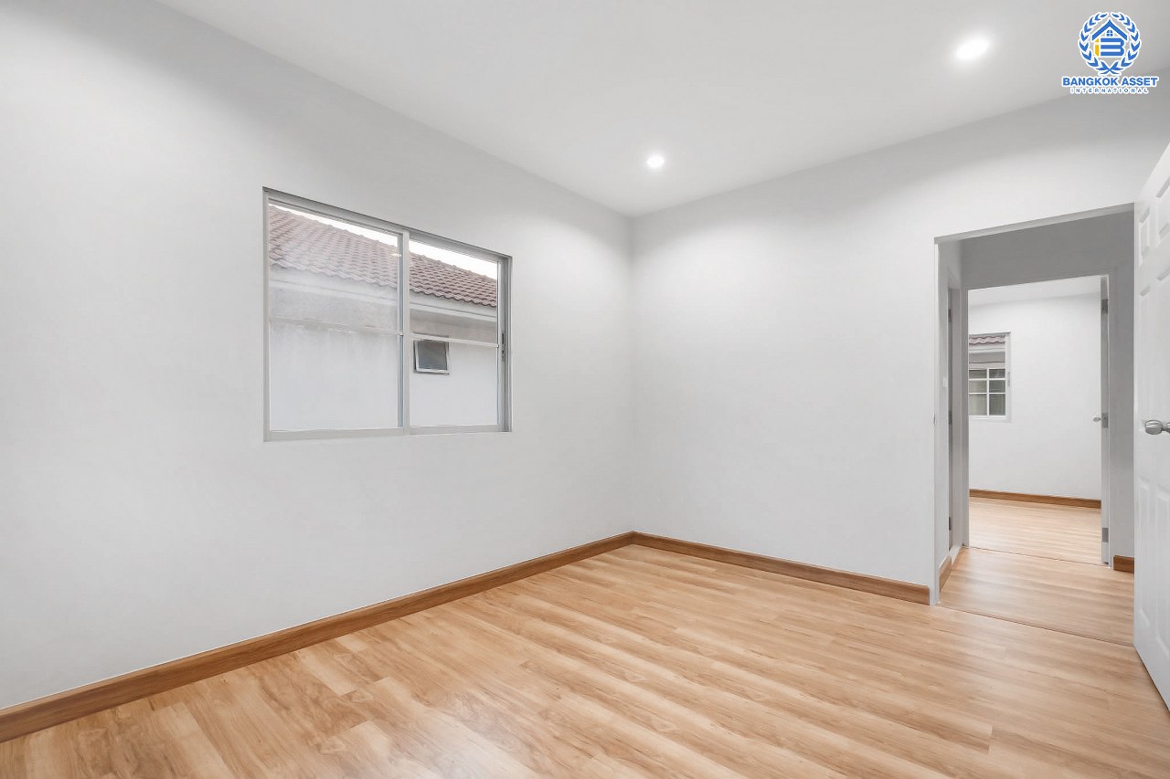 บ้านมือสองตกแต่งใหม่ แบรนด์ LH #หลังใหญ่! เนื้อที่ 60 ตร.ว. ม.ชัยพฤกษ์ บางใหญ่-เซ็นทรัลเวสต์เกต (คลองถนน) ฟังก์ชั่น 3 ห้องนอน 3 ห้องน้ำ 2 ที่จอดรถ ตกแต่งสไตล์เรียบหรู บนทำเลศักยภาพ ใกล้รถไฟฟ้าสถานี "คลองบางไผ่" และเพียง 5 นาทีถึงเซ็นทรัลเวสต์เกต