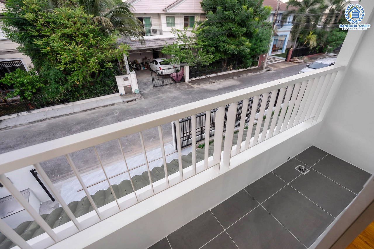 บ้านมือสองตกแต่งใหม่ แบรนด์ LH #หลังใหญ่! เนื้อที่ 60 ตร.ว. ม.ชัยพฤกษ์ บางใหญ่-เซ็นทรัลเวสต์เกต (คลองถนน) ฟังก์ชั่น 3 ห้องนอน 3 ห้องน้ำ 2 ที่จอดรถ ตกแต่งสไตล์เรียบหรู บนทำเลศักยภาพ ใกล้รถไฟฟ้าสถานี "คลองบางไผ่" และเพียง 5 นาทีถึงเซ็นทรัลเวสต์เกต