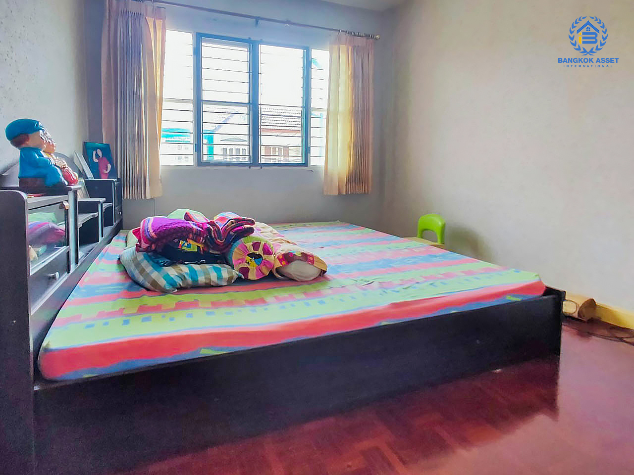 ทาวน์เฮ้าส์มือสองนนทบุรี แบรนด์ LH โครงการ บุศรินทร์ วงแหวน (บ้านกล้วย-ไทรน้อย) บ้านหลังใหญ่พร้อมอยู่ เนื้อที่ 26.20 ตร.ว. ฟังก์ชั่น 2 ห้องนอน 2 ห้องน้ำ ครบครันทั้งครัวเคาน์เตอร์+โรงรถ บนทำเลคุณภาพ! ติดถนนใหญ่ เดินทางสะดวก ใกล้เซ็นทรัลเวสต์เกต และรถไฟฟ้าสถานี "คลองบางไผ่"...