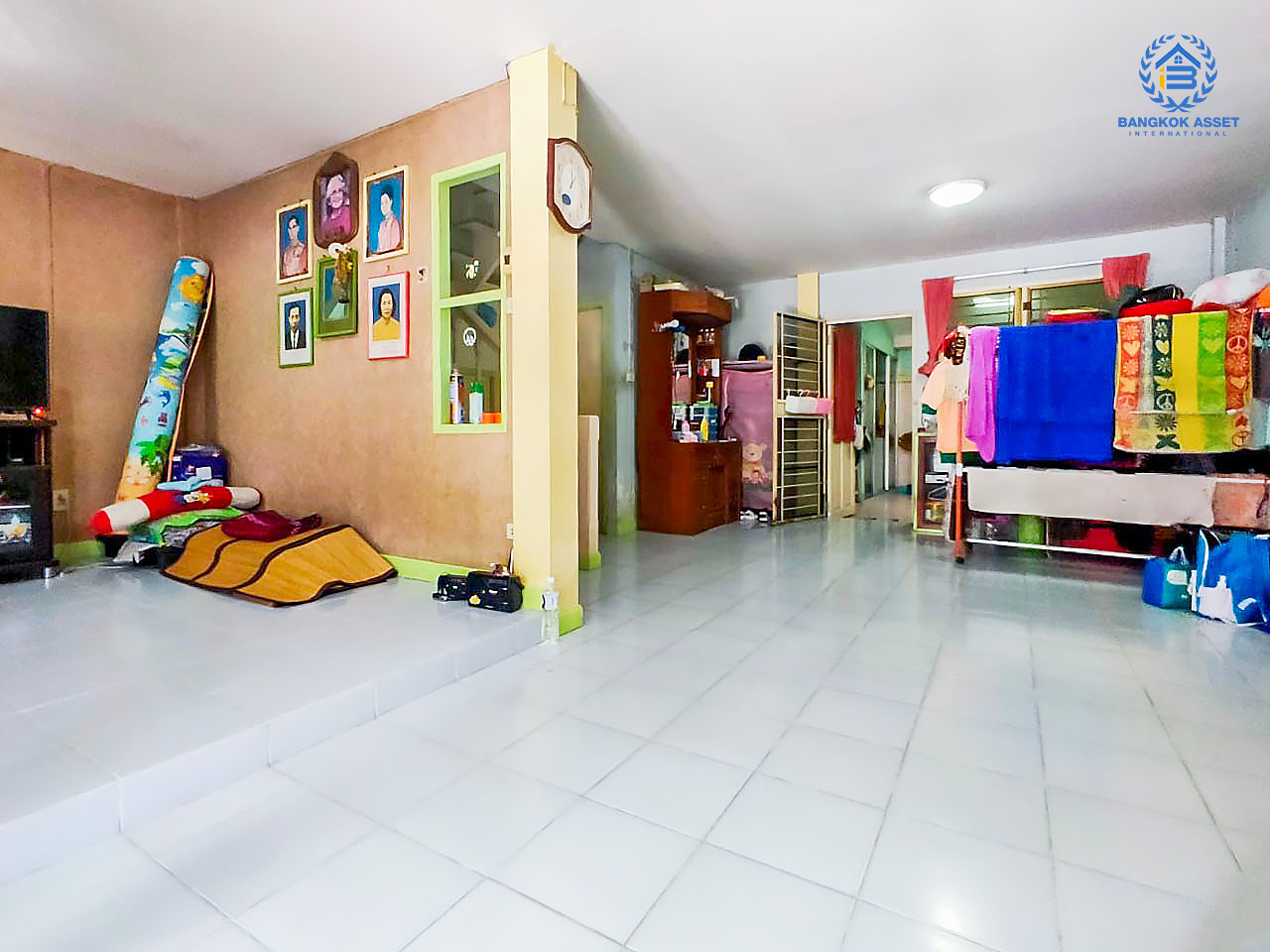 ทาวน์เฮ้าส์มือสองนนทบุรี แบรนด์ LH โครงการ บุศรินทร์ วงแหวน (บ้านกล้วย-ไทรน้อย) บ้านหลังใหญ่พร้อมอยู่ เนื้อที่ 26.20 ตร.ว. ฟังก์ชั่น 2 ห้องนอน 2 ห้องน้ำ ครบครันทั้งครัวเคาน์เตอร์+โรงรถ บนทำเลคุณภาพ! ติดถนนใหญ่ เดินทางสะดวก ใกล้เซ็นทรัลเวสต์เกต และรถไฟฟ้าสถานี "คลองบางไผ่"...