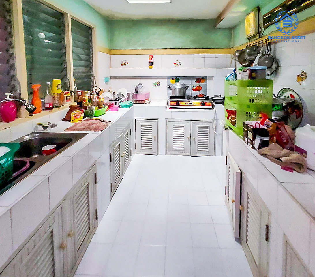 ทาวน์เฮ้าส์มือสองนนทบุรี แบรนด์ LH โครงการ บุศรินทร์ วงแหวน (บ้านกล้วย-ไทรน้อย) บ้านหลังใหญ่พร้อมอยู่ เนื้อที่ 26.20 ตร.ว. ฟังก์ชั่น 2 ห้องนอน 2 ห้องน้ำ ครบครันทั้งครัวเคาน์เตอร์+โรงรถ บนทำเลคุณภาพ! ติดถนนใหญ่ เดินทางสะดวก ใกล้เซ็นทรัลเวสต์เกต และรถไฟฟ้าสถานี "คลองบางไผ่"...