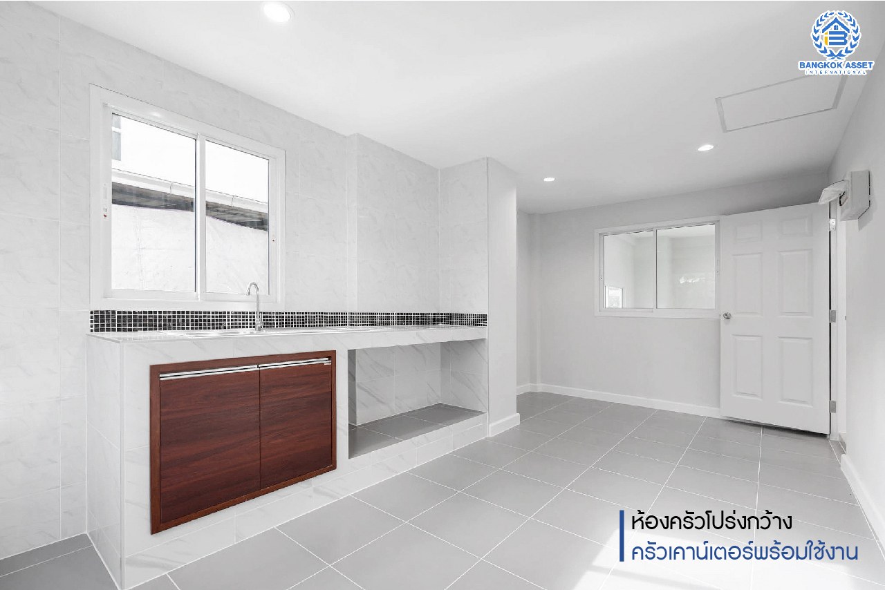 บ้านมือสองตกแต่งใหม่ หลังใหญ่ เนื้อที่ 70.2 ตร.ว. ม.กฤษดานคร31 ปิ่นเกล้า ติดถนนบรมราชชนนี ฟังก์ชั่นจัดเต็ม 4 ห้องนอน 3 ห้องน้ำ 2 ที่จอดรถ มีพื้นที่ด้านข้างบ้านกว้างกว่า 130 ตร.ม. บนทำเลศักยภาพใกล้ทางคู่ขนานลอยฟ้าบรมราชชนนี ม.มหิดล และ เพียง 10 นาทีถึงเซ็นทรัลปิ่นเกล้า...