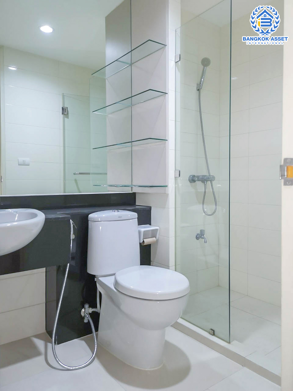 คอนโดมือสอง ถูกที่สุดในย่าน! โครงการ เดอะพาร์คแลนด์แกรนด์ อโศก – เพชรบุรี  คอนโดรูปแบบหน้ากว้าง 7.5 เมตร ในใจกลางเมือง โดดเด่นด้วยห้องมุมมองเปิดกว้าง ขนาดห้อง 65.14 ตร.ม. ฟังชั่นจัดเต็ม 2 ห้องนอน แถมเครื่องปรับอากาศ 3 เครื่องพร้อมอยู่ สิ่งอำนวยความสะดวกภายในโครงการครบครัน ใกล้MRTเพชรบุรี