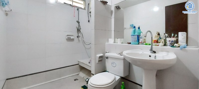 บ้านเดี่ยวมือสอง แบรนด์ LH โครงการ ชัยพฤกษ์ เพชรเกษม81 หลังใหญ่เนื้อที่ 58.5 ตร.ว. ฟังก์ชั่นครบครัน 3 ห้องนอน 2 ห้องน้ำ 2 ที่จอดรถ แถมแอร์ 3 เครื่อง ตกแต่งพร้อมอยู่ บนทำเลที่ใกล้กับทุกความสะดวก ทั้งเดอะมอลล์บางแค และรถไฟฟ้าสายสีน้ำเงิน "สถานีหลักสอง"