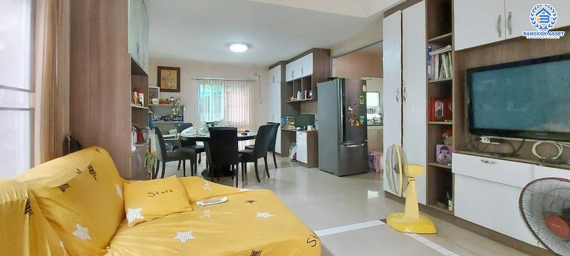 บ้านเดี่ยวมือสอง แบรนด์ LH โครงการ ชัยพฤกษ์ เพชรเกษม81 หลังใหญ่เนื้อที่ 58.5 ตร.ว. ฟังก์ชั่นครบครัน 3 ห้องนอน 2 ห้องน้ำ 2 ที่จอดรถ แถมแอร์ 3 เครื่อง ตกแต่งพร้อมอยู่ บนทำเลที่ใกล้กับทุกความสะดวก ทั้งเดอะมอลล์บางแค และรถไฟฟ้าสายสีน้ำเงิน "สถานีหลักสอง"