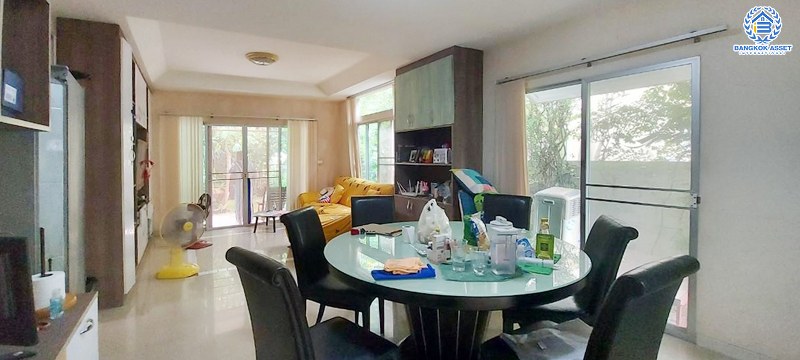 บ้านเดี่ยวมือสอง แบรนด์ LH โครงการ ชัยพฤกษ์ เพชรเกษม81 หลังใหญ่เนื้อที่ 58.5 ตร.ว. ฟังก์ชั่นครบครัน 3 ห้องนอน 2 ห้องน้ำ 2 ที่จอดรถ แถมแอร์ 3 เครื่อง ตกแต่งพร้อมอยู่ บนทำเลที่ใกล้กับทุกความสะดวก ทั้งเดอะมอลล์บางแค และรถไฟฟ้าสายสีน้ำเงิน "สถานีหลักสอง"