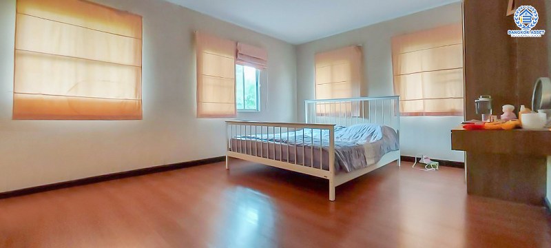 บ้านเดี่ยวมือสอง แบรนด์ LH โครงการ ชัยพฤกษ์ เพชรเกษม81 หลังใหญ่เนื้อที่ 58.5 ตร.ว. ฟังก์ชั่นครบครัน 3 ห้องนอน 2 ห้องน้ำ 2 ที่จอดรถ แถมแอร์ 3 เครื่อง ตกแต่งพร้อมอยู่ บนทำเลที่ใกล้กับทุกความสะดวก ทั้งเดอะมอลล์บางแค และรถไฟฟ้าสายสีน้ำเงิน "สถานีหลักสอง"