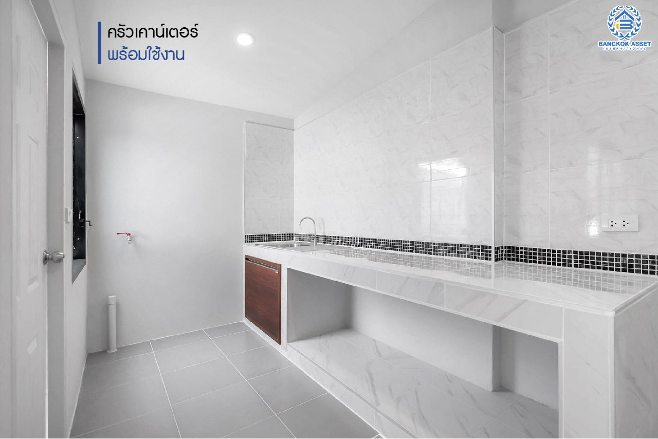 บ้านมือสองตกแต่งใหม่ ทำเลโซนเมือง! ทาวน์เฮ้าส์ 3 ชั้น ซอยงามวงศ์วาน27 โซนหน้าสวนสาธารณะ! เนื้อที่ 37.3 ตร.ว. ฟังก์ชั่นจัดเต็ม 4 ห้องนอน 4 ห้องน้ำ 2 ที่จอดรถ บนทำเลดีที่สุด! ปากซอยติดพันทิพย์พลาซ่า งามวงศ์วาน และอยู่ฝั่งตรงข้าม The Mall งามวงศ์วาน ใกล้ทางด่วน พร้อมเชื่อมต่อเมืองอย่างรวดเร็ว