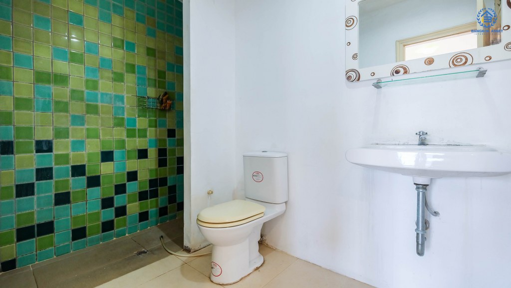 ทาวน์เฮ้าส์มือสองนนทบุรี ถนนเมน! ม.ดิเอมเมอรัลด์พาร์ค2 (บางกรวย-ไทรน้อย)  ราคาล้านต้นๆ เนื้อที่ 20.90 ตร.ว. พื้นที่ใช้สอยเยอะ ฟังก์ชั่น 2 ห้องนอน 2 ห้องน้ำ บนทำเลเปี่ยมศักยภาพ เชื่อมสู่ถนนชัยพฤกษ์ เพียง 5 นาที ใกล้เซ็นทรัลเวสต์เกต ขับรถเพียง10 นาทีถึงรถไฟฟ้า "สถานีบางพลู"