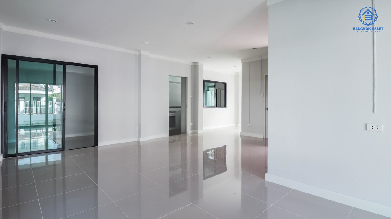 บ้านมือสองตกแต่งใหม่ ม.มณีรินทร์ รัตนาธิเบศร์ เนื้อที่ 54.4 ตร.ว. ฟังก์ชั่น 4 ห้องนอน 2 ห้องน้ำ 2 ที่จอดรถ บนทำเลศักยภาพ เดินทางสะดวกสบาย ใกล้ทางด่วนงามวงศ์วาน และเพียง 10 นาที ถึงรถไฟฟ้า "สถานีบางรักน้อยท่าอิฐ"