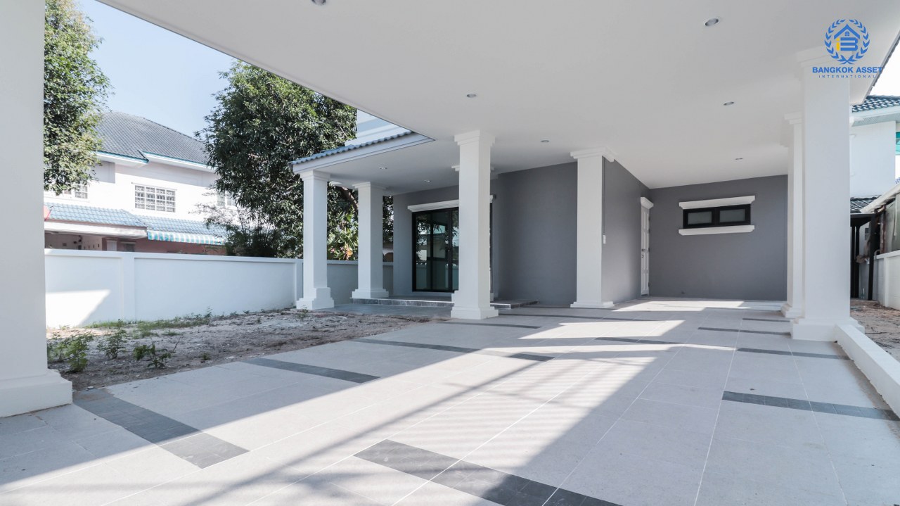 บ้านมือสองตกแต่งใหม่ ม.มณีรินทร์ รัตนาธิเบศร์ เนื้อที่ 54.4 ตร.ว. ฟังก์ชั่น 4 ห้องนอน 2 ห้องน้ำ 2 ที่จอดรถ บนทำเลศักยภาพ เดินทางสะดวกสบาย ใกล้ทางด่วนงามวงศ์วาน และเพียง 10 นาที ถึงรถไฟฟ้า "สถานีบางรักน้อยท่าอิฐ"