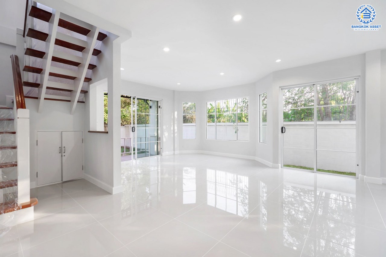 บ้านมือสองตกแต่งใหม่ คุณภาพแบรนด์ LH ม.ชลลดา บางใหญ่-เซ็นทรัลเวสต์เกต หลังใหญ่ แปลงมุม เนื้อที่ 61 ตร.ว. ฟังก์ชั่น 3 ห้องนอน 2 ห้องน้ำ 2 ที่จอดรถ Facility ครบครัน พร้อมทุกการเข้าอยู่ บนทำเลเดินทางสะดวก ใกล้ถ.กาญจนาภิเษก และเพียง 10 นาทีถึงรถไฟฟ้า "สถานีคลองบางไผ่"