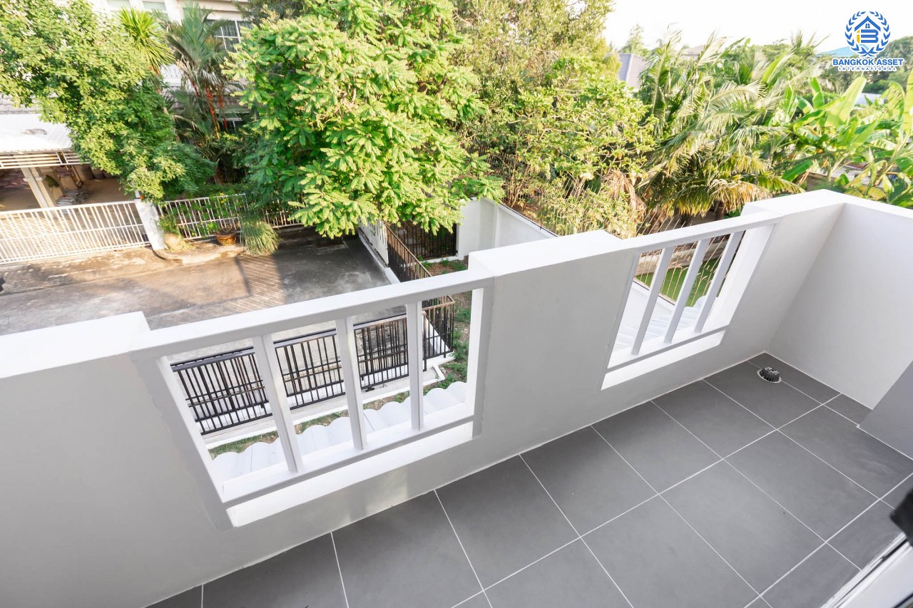 บ้านมือสองตกแต่งใหม่ คุณภาพแบรนด์ LH ม.ชลลดา บางใหญ่-เซ็นทรัลเวสต์เกต หลังใหญ่ แปลงมุม เนื้อที่ 61 ตร.ว. ฟังก์ชั่น 3 ห้องนอน 2 ห้องน้ำ 2 ที่จอดรถ Facility ครบครัน พร้อมทุกการเข้าอยู่ บนทำเลเดินทางสะดวก ใกล้ถ.กาญจนาภิเษก และเพียง 10 นาทีถึงรถไฟฟ้า "สถานีคลองบางไผ่"