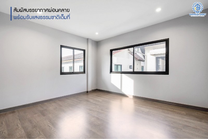 บ้านมือสองตกแต่งใหม่ #ทำเลโซนเมืองแจ้งวัฒนะ ม.ยิ่งรวยนิเวศน์ แจ้งวัฒนะ-ประชาชื่น โซนต้นโครงการ เนื้อที่ 69.6 ตร.ว. ฟังก์ชั่น 4 ห้องนอน 3 ห้องน้ำ 2 ที่จอดรถ บนทำเลเชื่อมต่อหลายเส้นทาง ใกล้เซ็นทรัลแจ้งวัฒนะ เมืองทองธานี ทางด่วนศรีรัช และรถไฟฟ้าสายสีชมพู (สายอนาคต) "สถานีแจ้งวัฒนะ14"