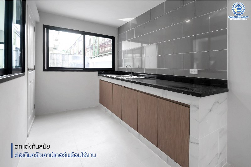 บ้านมือสองตกแต่งใหม่ #ทำเลโซนเมืองแจ้งวัฒนะ ม.ยิ่งรวยนิเวศน์ แจ้งวัฒนะ-ประชาชื่น โซนต้นโครงการ เนื้อที่ 69.6 ตร.ว. ฟังก์ชั่น 4 ห้องนอน 3 ห้องน้ำ 2 ที่จอดรถ บนทำเลเชื่อมต่อหลายเส้นทาง ใกล้เซ็นทรัลแจ้งวัฒนะ เมืองทองธานี ทางด่วนศรีรัช และรถไฟฟ้าสายสีชมพู (สายอนาคต) "สถานีแจ้งวัฒนะ14"