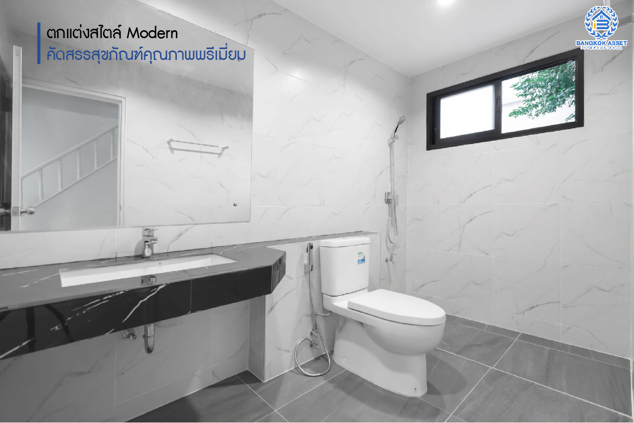 บ้านมือสองตกแต่งใหม่ แบรนด์ Q.House ม.ลัดดารมย์ ปิ่นเกล้า-กาญจนาภิเษก หลังใหญ่ตกแต่งเรียบหรู ฟังก์ชั่นจัดเต็ม 3 ห้องนอน 1 ห้องแม่บ้าน 4 ห้องน้ำ 2 ที่จอดรถ  เนื้อที่ 70 ตร.ว. บนทำเลศักยภาพ ใกล้เซ็นทรัลเวสต์เกต, วงเวียนพระราม5, ทางด่วน "กาญจนาภิเษก" และรถไฟฟ้า "สถานีตลาดบางใหญ่"