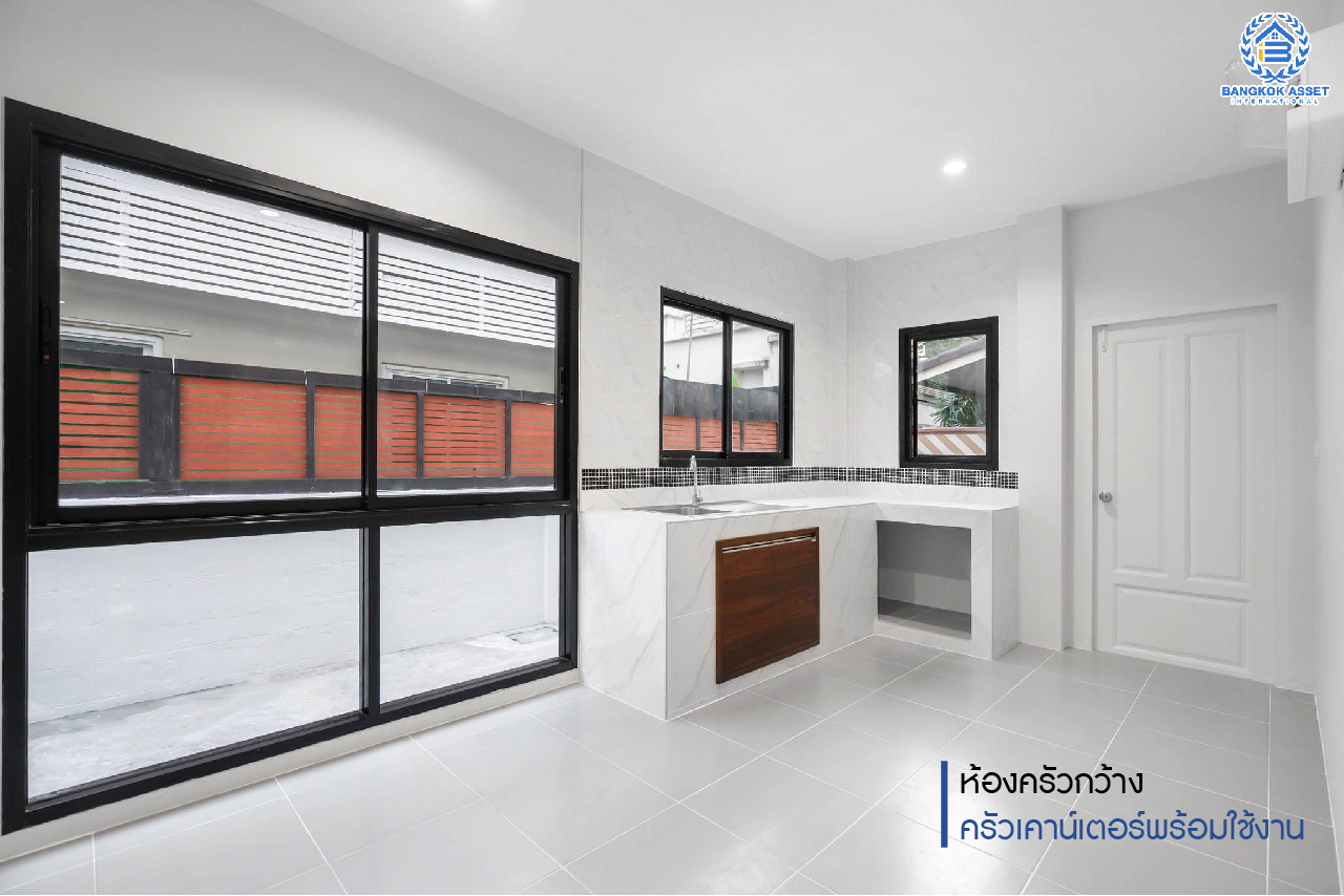 บ้านมือสองตกแต่งใหม่ แบรนด์ Q.House ม.ลัดดารมย์ ปิ่นเกล้า-กาญจนาภิเษก หลังใหญ่ตกแต่งเรียบหรู ฟังก์ชั่นจัดเต็ม 3 ห้องนอน 1 ห้องแม่บ้าน 4 ห้องน้ำ 2 ที่จอดรถ  เนื้อที่ 70 ตร.ว. บนทำเลศักยภาพ ใกล้เซ็นทรัลเวสต์เกต, วงเวียนพระราม5, ทางด่วน "กาญจนาภิเษก" และรถไฟฟ้า "สถานีตลาดบางใหญ่"