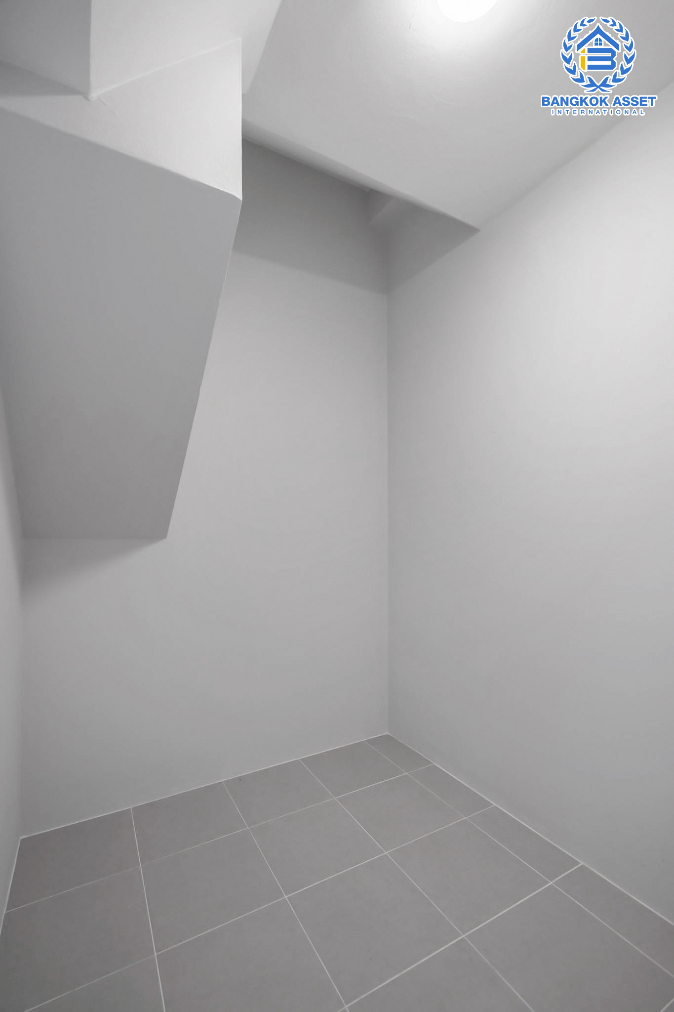 บ้านมือสองตกแต่งใหม่ แบรนด์ Q.House ม.ลัดดารมย์ ปิ่นเกล้า-กาญจนาภิเษก หลังใหญ่ตกแต่งเรียบหรู ฟังก์ชั่นจัดเต็ม 3 ห้องนอน 1 ห้องแม่บ้าน 4 ห้องน้ำ 2 ที่จอดรถ  เนื้อที่ 70 ตร.ว. บนทำเลศักยภาพ ใกล้เซ็นทรัลเวสต์เกต, วงเวียนพระราม5, ทางด่วน "กาญจนาภิเษก" และรถไฟฟ้า "สถานีตลาดบางใหญ่"