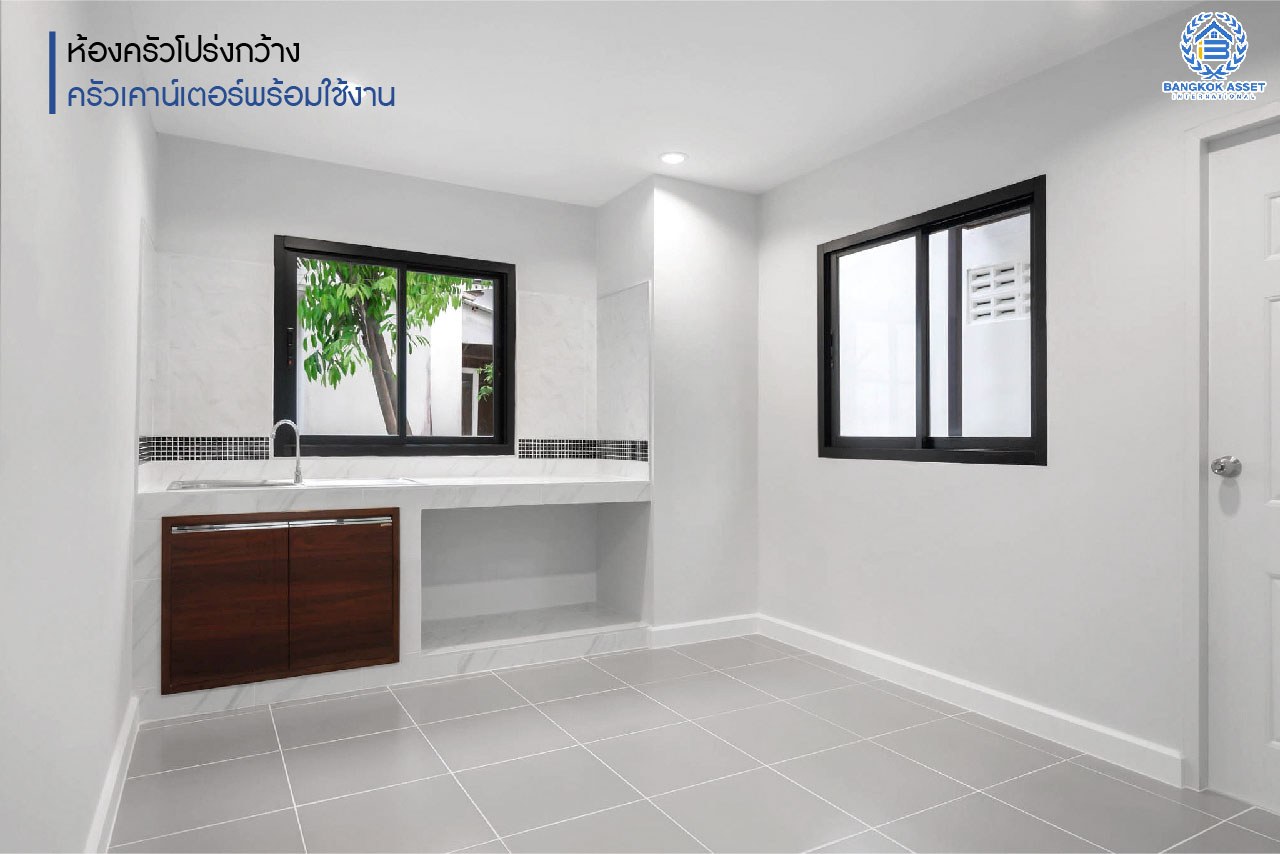 บ้านเดี่ยวตกแต่งใหม่ ม.สินทรัพย์นคร 2 เพชรเกษม บ้านเดี่ยวดีไซน์โดดเด่น โซนหน้าสวน หน้าบ้านไม่ชนใคร บนเนื้อที่ 53.1 ตร.ว. ฟังก์ชั่นจัดเต็ม 4 ห้องนอน 2 ห้องน้ำ 2 ที่จอดรถ บนทำเลศักยภาพ เดินทางสะดวก ใกล้เดอะมอลล์บางแค และรถไฟฟ้า MRT "สถานีหลักสอง"