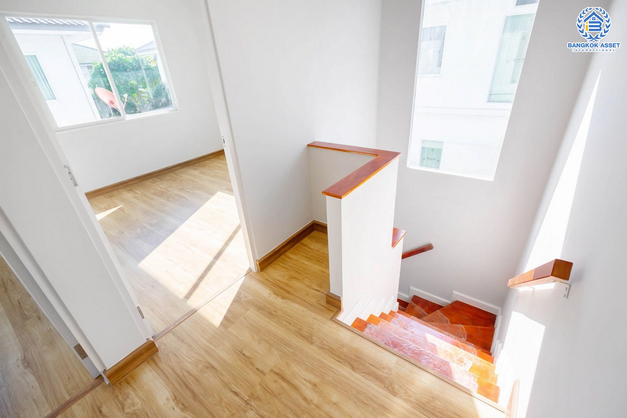 บ้านมือสองตกแต่งใหม่ พร้อมสังคมคุณภาพ LH ม.อินนิซิโอ ปิ่นเกล้า-วงแหวน เนื้อที่ 50.4 ตร.ว. ฟังก์ชั่น 3 ห้องนอน 2 ห้องน้ำ 2 ที่จอดรถ บนทำเลศักยภาพ เดินทางสะดวก เชื่อมต่อทั้งปิ่นเกล้า-ศาลายา ใกล้เซ็นทรัลเวสต์เกต และทางด่วน "กาญจนาภิเษก"...