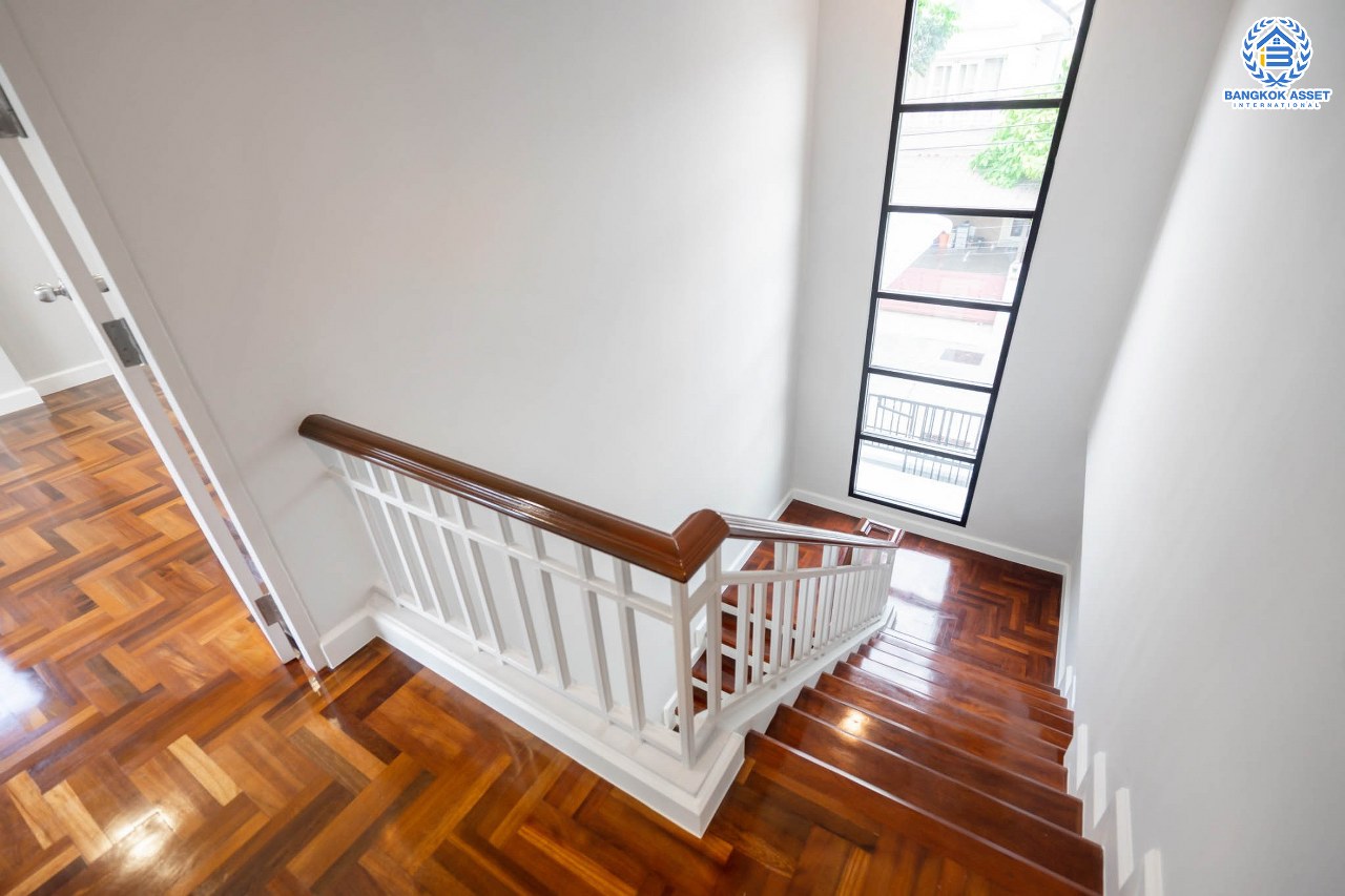 บ้านมือสองตกแต่งใหม่ ม.กฤษดานคร31 ปิ่นเกล้า ติดถนนบรมราชชนนี หลังใหญ่ เนื้อที่ 52.5 ตร.ว. ฟังก์ชั่น 3 ห้องนอน 3 ห้องน้ำ 2 ที่จอดรถ Facility ครบครัน บนทำเลศักยภาพใกล้ทางคู่ขนานลอยฟ้าบรมราชชนนี ม.มหิดล และ เพียง 10 นาทีถึงเซ็นทรัลปิ่นเกล้า