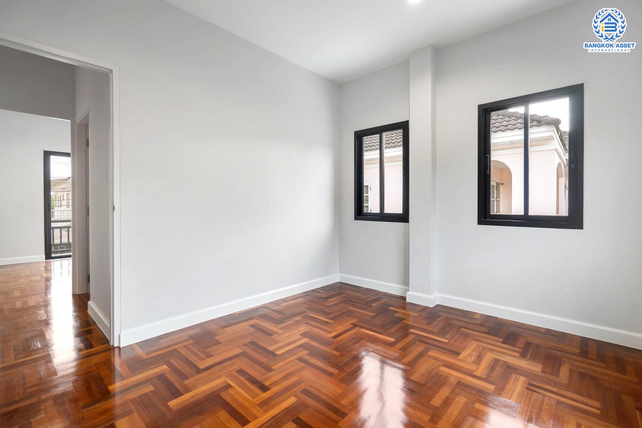 บ้านมือสองตกแต่งใหม่ ม.กฤษดานคร31 ปิ่นเกล้า ติดถนนบรมราชชนนี หลังใหญ่ เนื้อที่ 52.5 ตร.ว. ฟังก์ชั่น 3 ห้องนอน 3 ห้องน้ำ 2 ที่จอดรถ Facility ครบครัน บนทำเลศักยภาพใกล้ทางคู่ขนานลอยฟ้าบรมราชชนนี ม.มหิดล และ เพียง 10 นาทีถึงเซ็นทรัลปิ่นเกล้า