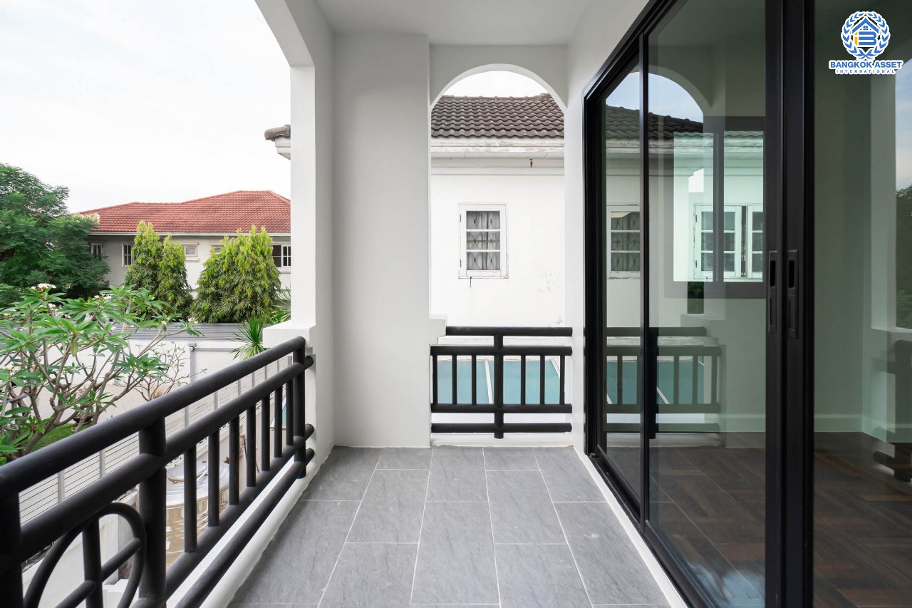 บ้านมือสองตกแต่งใหม่ ม.กฤษดานคร31 ปิ่นเกล้า ติดถนนบรมราชชนนี หลังใหญ่ เนื้อที่ 52.5 ตร.ว. ฟังก์ชั่น 3 ห้องนอน 3 ห้องน้ำ 2 ที่จอดรถ Facility ครบครัน บนทำเลศักยภาพใกล้ทางคู่ขนานลอยฟ้าบรมราชชนนี ม.มหิดล และ เพียง 10 นาทีถึงเซ็นทรัลปิ่นเกล้า