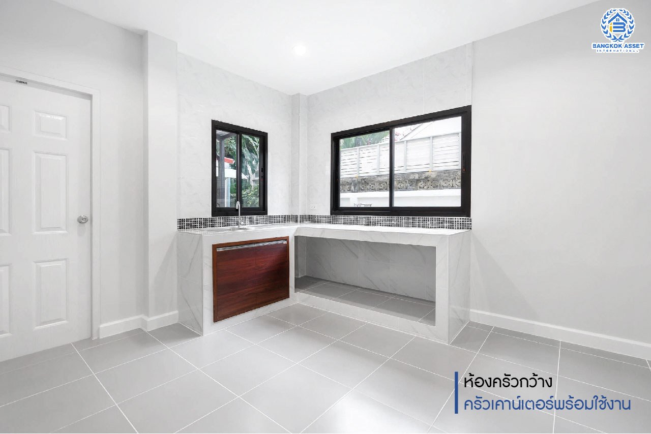 บ้านมือสองตกแต่งใหม่ ม.กฤษดานคร31 ปิ่นเกล้า ติดถนนบรมราชชนนี หลังใหญ่ เนื้อที่ 52.5 ตร.ว. ฟังก์ชั่น 3 ห้องนอน 3 ห้องน้ำ 2 ที่จอดรถ Facility ครบครัน บนทำเลศักยภาพใกล้ทางคู่ขนานลอยฟ้าบรมราชชนนี ม.มหิดล และ เพียง 10 นาทีถึงเซ็นทรัลปิ่นเกล้า