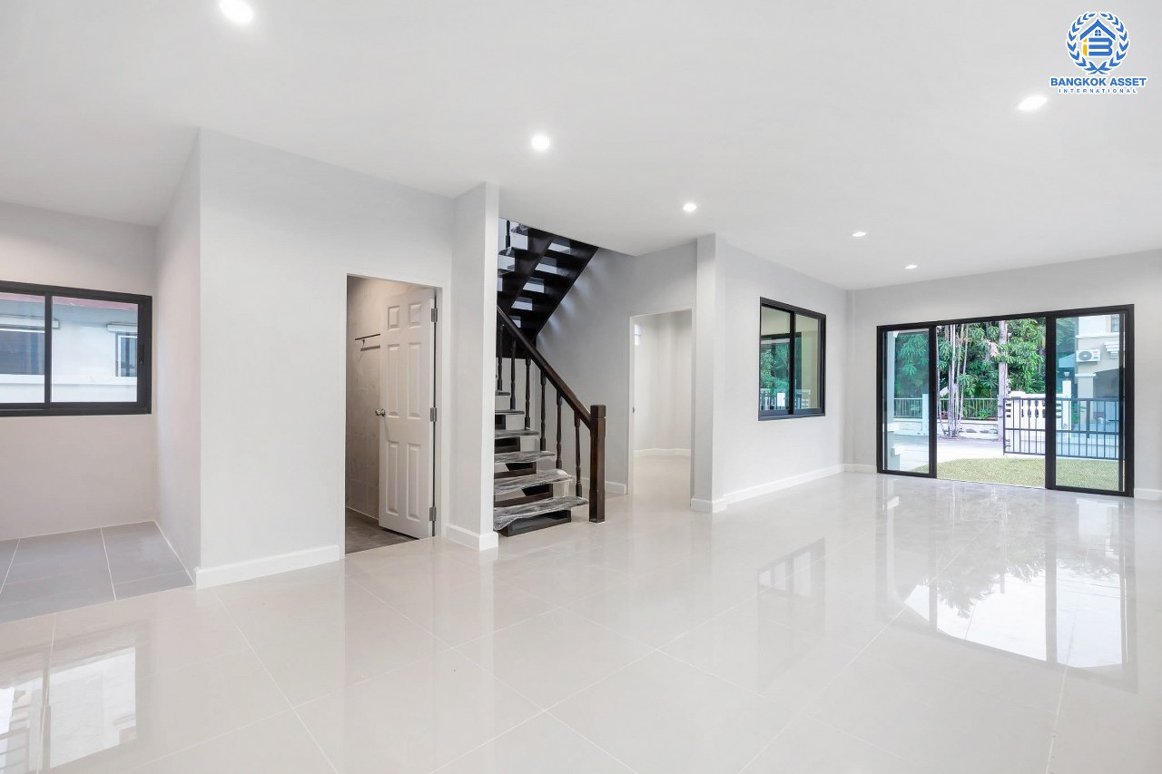 บ้านมือสองตกแต่งใหม่ คุณภาพ LH โครงการ ชลลดา บางบัวทอง-รัตนาธิเบศร์ หลังใหญ่ เนื้อที่ 78 ตร.ว. ฟังก์ชั่น 4 ห้องนอน 2 ห้องน้ำ 2 ที่จอดรถ Facility ครบครัน บนทำเลคุณภาพ เชื่อมต่อได้หลายเส้นทาง ใกล้เซ็นทรัลเวสต์เกต และรถไฟฟ้า "สถานีบางพลู"