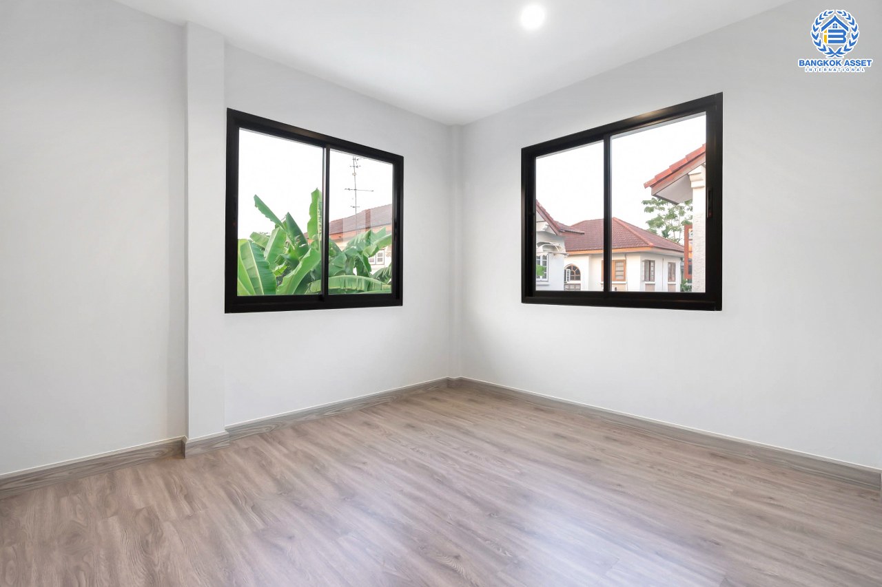 บ้านมือสองตกแต่งใหม่ คุณภาพ LH โครงการ ชลลดา บางบัวทอง-รัตนาธิเบศร์ หลังใหญ่ เนื้อที่ 78 ตร.ว. ฟังก์ชั่น 4 ห้องนอน 2 ห้องน้ำ 2 ที่จอดรถ Facility ครบครัน บนทำเลคุณภาพ เชื่อมต่อได้หลายเส้นทาง ใกล้เซ็นทรัลเวสต์เกต และรถไฟฟ้า "สถานีบางพลู"