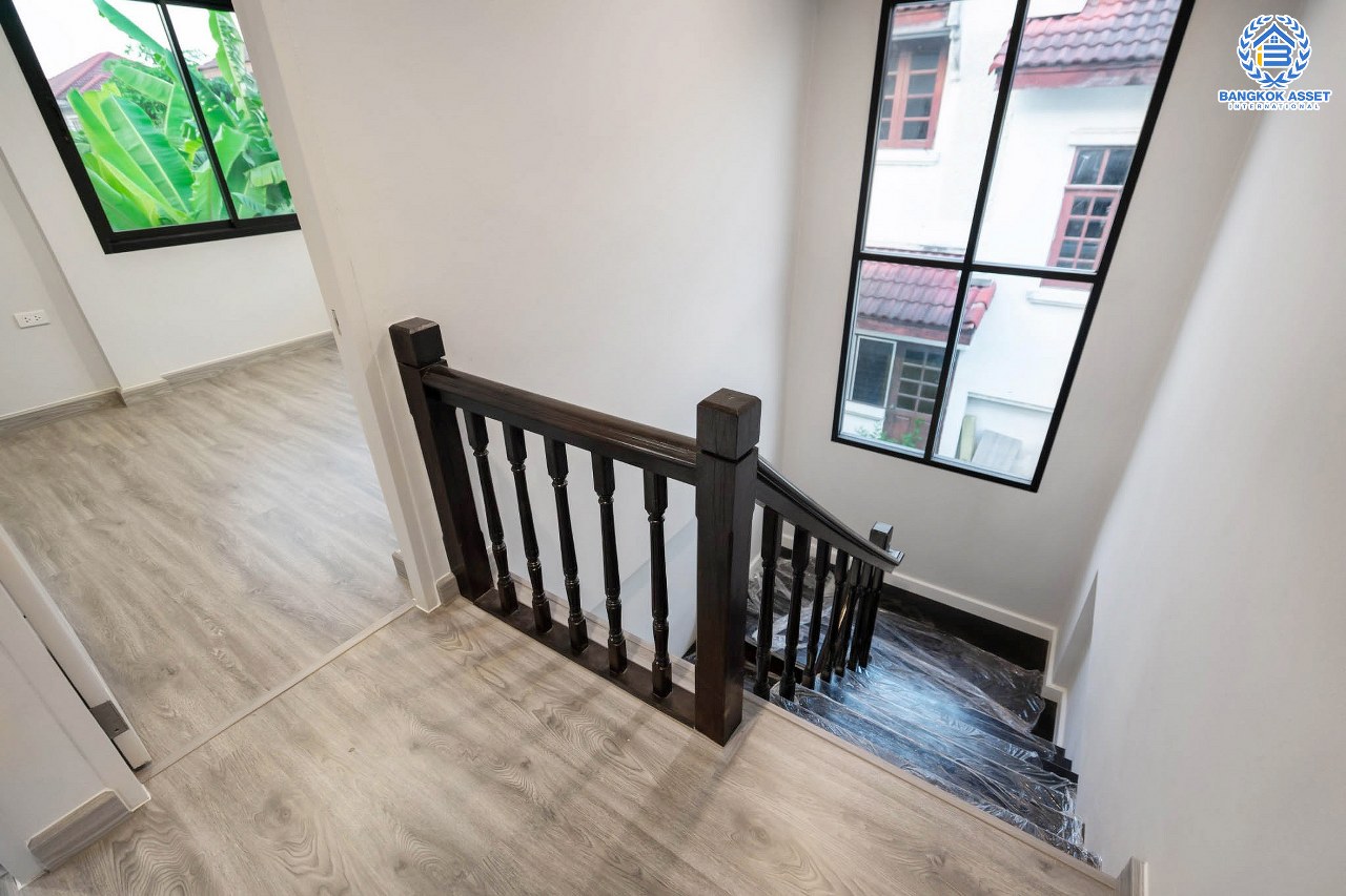 บ้านมือสองตกแต่งใหม่ คุณภาพ LH โครงการ ชลลดา บางบัวทอง-รัตนาธิเบศร์ หลังใหญ่ เนื้อที่ 78 ตร.ว. ฟังก์ชั่น 4 ห้องนอน 2 ห้องน้ำ 2 ที่จอดรถ Facility ครบครัน บนทำเลคุณภาพ เชื่อมต่อได้หลายเส้นทาง ใกล้เซ็นทรัลเวสต์เกต และรถไฟฟ้า "สถานีบางพลู"