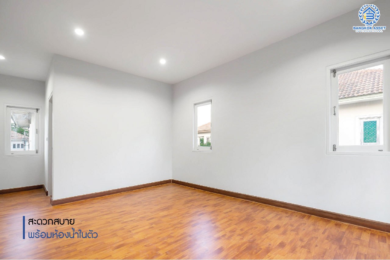 บ้านมือสองตกแต่งใหม่ ม.ภัสสร8 กาญจนาภิเษก (ซ.กันตนา) หลังใหญ่ดีไซน์สวย เนื้อที่ 68.1 ตร.ว. ฟังก์ชั่น 3 ห้องนอน 3 ห้องน้ำ 2 ที่จอดรถ โซนต้นโครงการเดินทางสะดวก บนทำเลศักยภาพ โครงการติดถนนใหญ่ เข้า-ออกสะดวก ใกล้เซ็นทรัลเวสต์เกต รถไฟฟ้า "สถานีตลาดบางใหญ่" และจุดขึ้นทางด่วน "ศรีรัช"