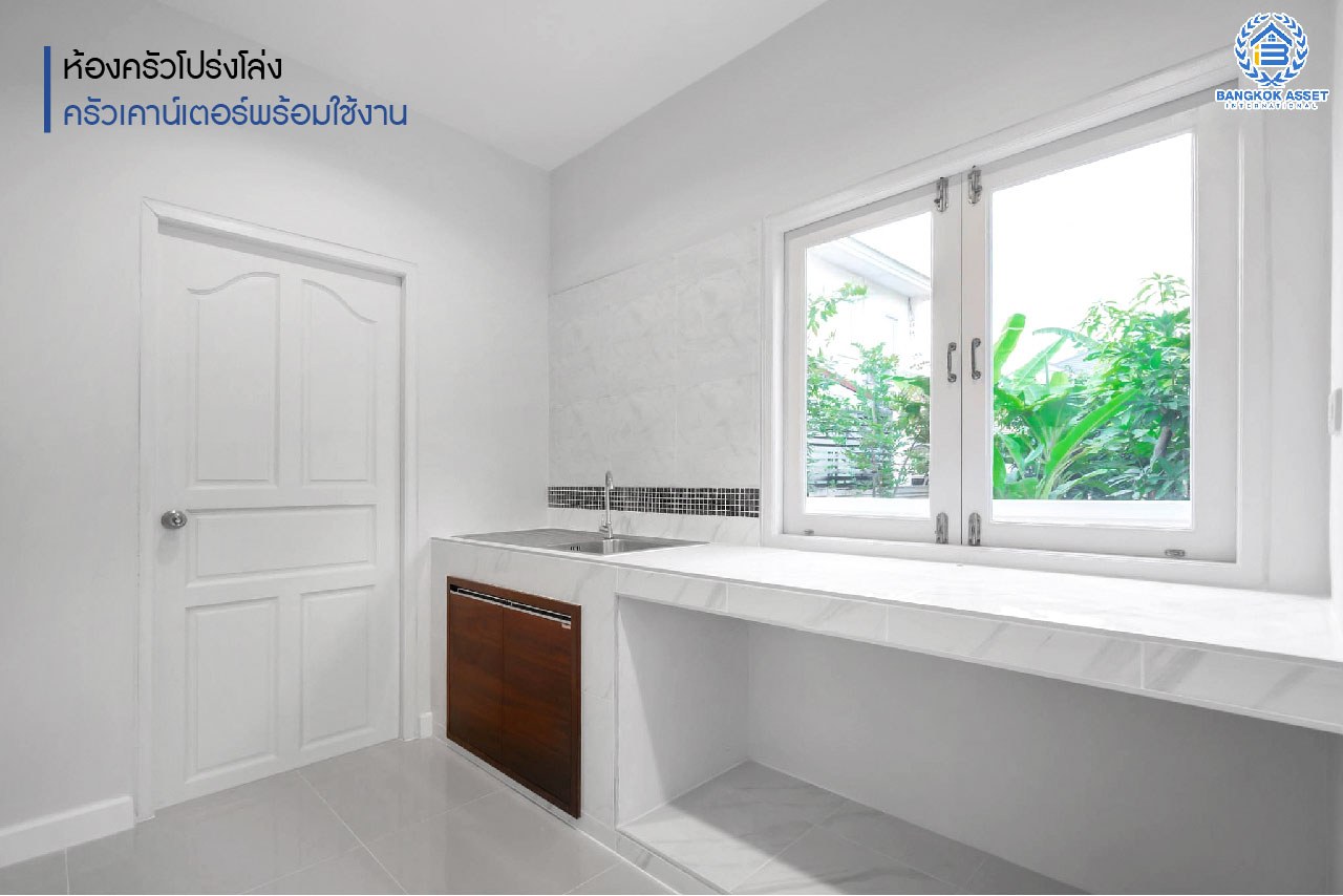 บ้านมือสองตกแต่งใหม่ ม.ภัสสร8 กาญจนาภิเษก (ซ.กันตนา) หลังใหญ่ดีไซน์สวย เนื้อที่ 68.1 ตร.ว. ฟังก์ชั่น 3 ห้องนอน 3 ห้องน้ำ 2 ที่จอดรถ โซนต้นโครงการเดินทางสะดวก บนทำเลศักยภาพ โครงการติดถนนใหญ่ เข้า-ออกสะดวก ใกล้เซ็นทรัลเวสต์เกต รถไฟฟ้า "สถานีตลาดบางใหญ่" และจุดขึ้นทางด่วน "ศรีรัช"