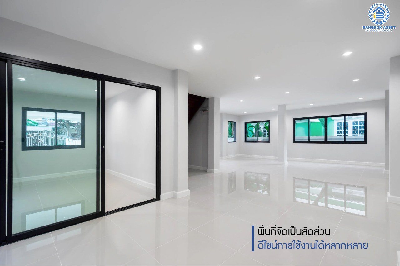 บ้านมือสองตกแต่งใหม่ ม.มณีรินทร์ รัตนาธิเบศร์ หลังใหญ่ เนื้อที่ 54 ตร.ว. ฟังก์ชั่น 4 ห้องนอน 2 ห้องน้ำ 2 ที่จอดรถ บนทำเลศักยภาพ ใกล้ทางด่วนงามวงศ์วาน และเพียง 10 นาที ถึงรถไฟฟ้า "สถานีบางรักน้อยท่าอิฐ"...