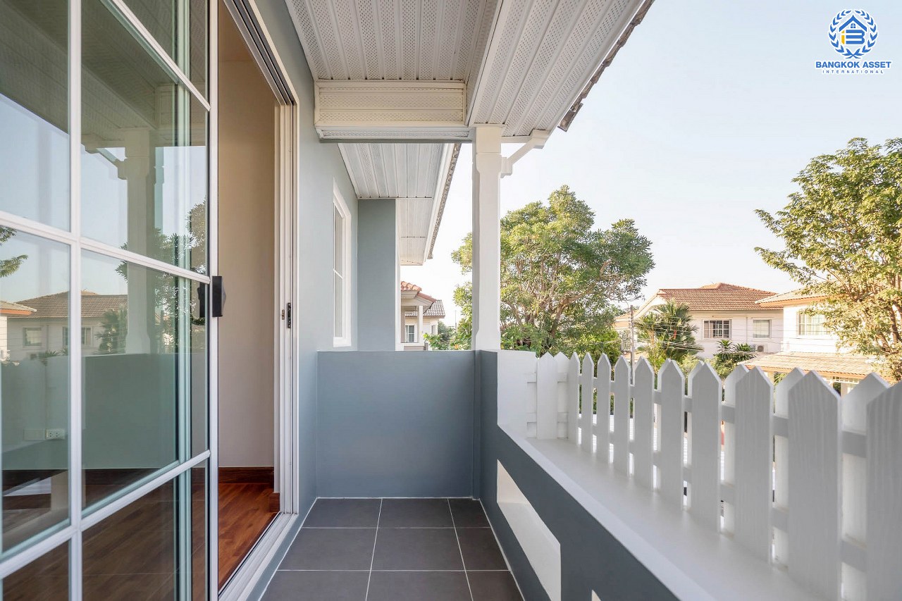 บ้านมือสองตกแต่งใหม่ คุณภาพ LH โครงการ มัณฑนา ปิ่นเกล้า-พระราม5 บรรยากาศเงียบสงบ มีความเป็นส่วนตัว เนื้อที่ 60 ตร.ว. ฟังก์ชั่น 3 ห้องนอน 2 ห้องน้ำ 2 ที่จอดรถ facility ครบครัน! บนทำเลเดินทางสะดวก หน้าโครงการติดถนนนครอินทร์ ใกล้วงเวียนพระราม5 และจุดขึ้นทางด่วน "ศรีรัช"...