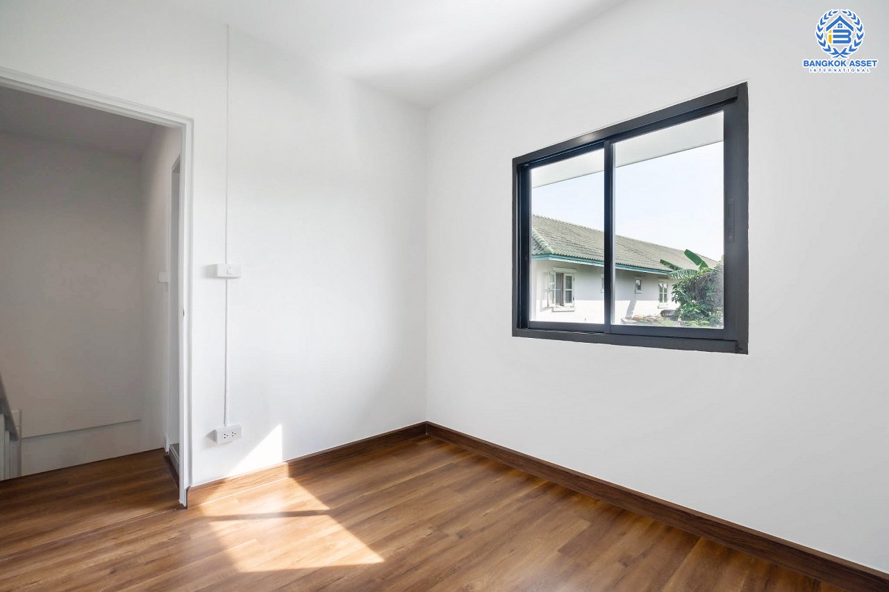 บ้านมือสองตกแต่งใหม่ โครงการ พฤกษา25 บางใหญ่ เนื้อที่ 18 ตร.ว. ฟังก์ชั่น 3 ห้องนอน 2 ห้องน้ำ บนทำเลดีที่สุด เชื่อมต่อ รถไฟฟ้าสายสีม่วง เพียง 15 นาที