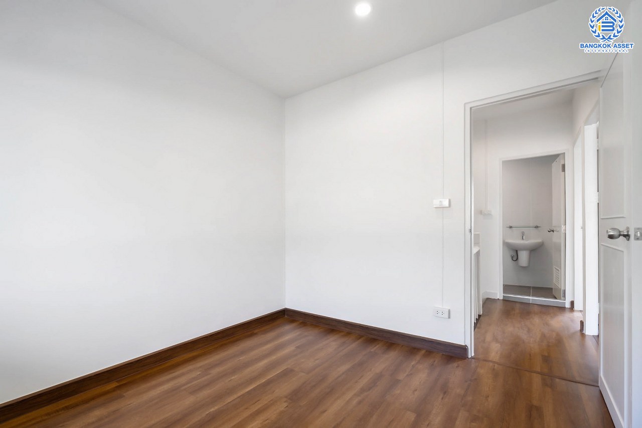 บ้านมือสองตกแต่งใหม่ โครงการ พฤกษา25 บางใหญ่ เนื้อที่ 18 ตร.ว. ฟังก์ชั่น 3 ห้องนอน 2 ห้องน้ำ บนทำเลดีที่สุด เชื่อมต่อ รถไฟฟ้าสายสีม่วง เพียง 15 นาที