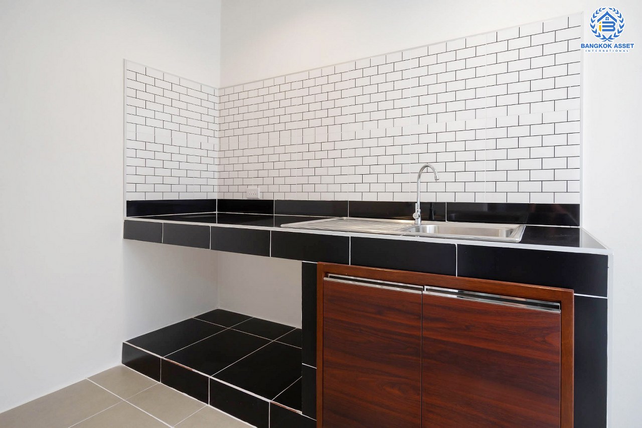 บ้านมือสองตกแต่งใหม่ โครงการ พฤกษา25 บางใหญ่ เนื้อที่ 18 ตร.ว. ฟังก์ชั่น 3 ห้องนอน 2 ห้องน้ำ บนทำเลดีที่สุด เชื่อมต่อ รถไฟฟ้าสายสีม่วง เพียง 15 นาที